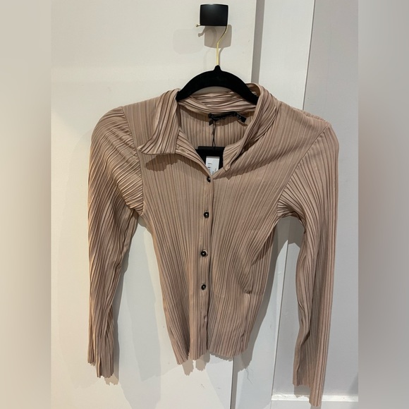 Pretty little Plisse shirt - Picture 3 of 4
